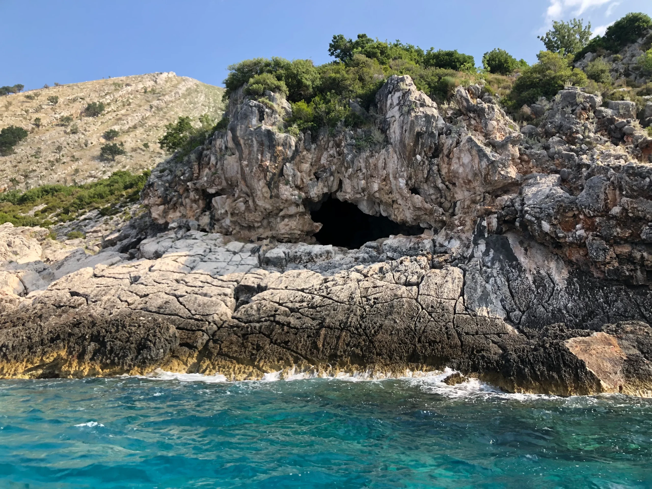 Shkëmbinjtë karstik në Karaburun