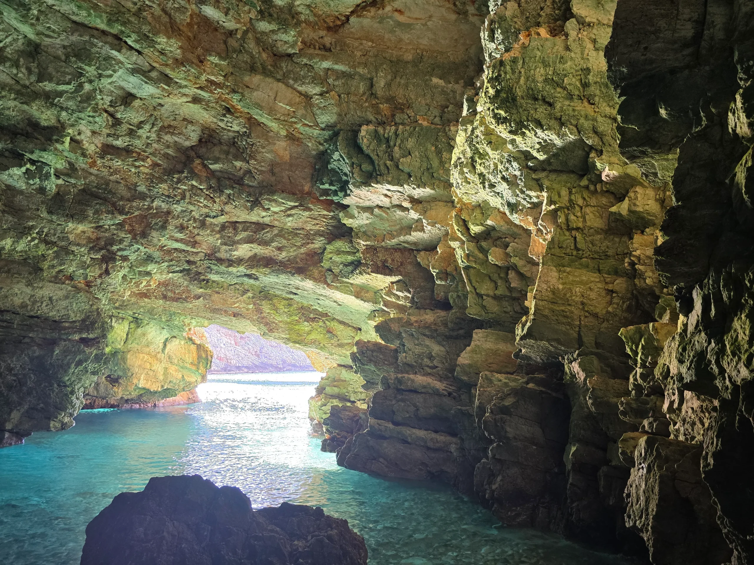 Shpellë në Karaburun